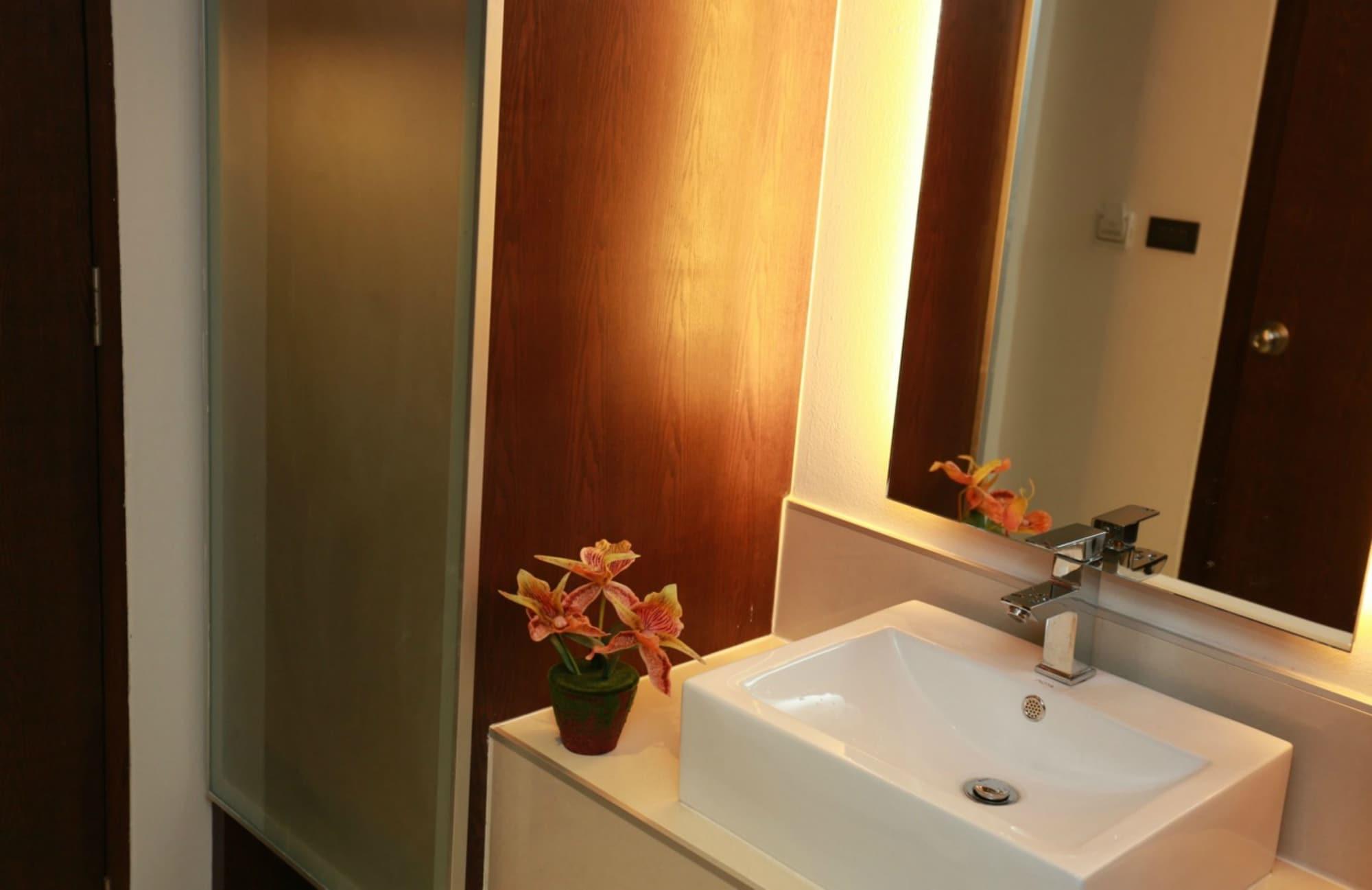 Collection O The Bangkok Airport Link Suite Exterior photo