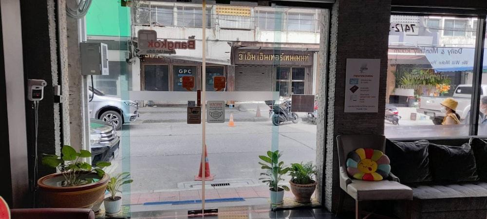 Collection O The Bangkok Airport Link Suite Exterior photo