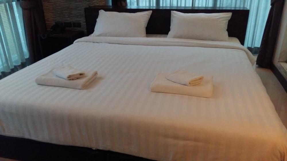 Collection O The Bangkok Airport Link Suite Exterior photo