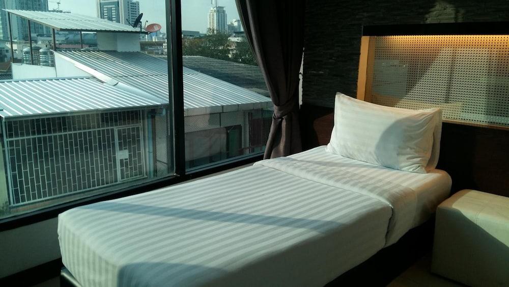Collection O The Bangkok Airport Link Suite Exterior photo
