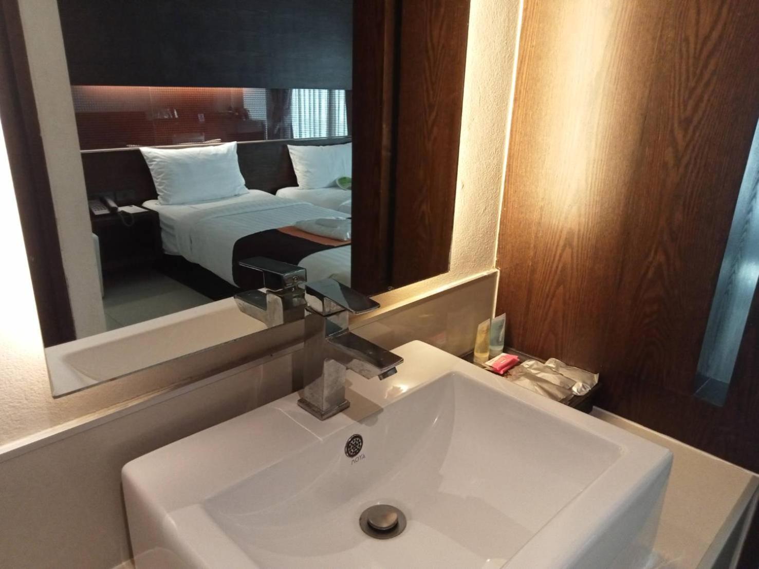 Collection O The Bangkok Airport Link Suite Exterior photo