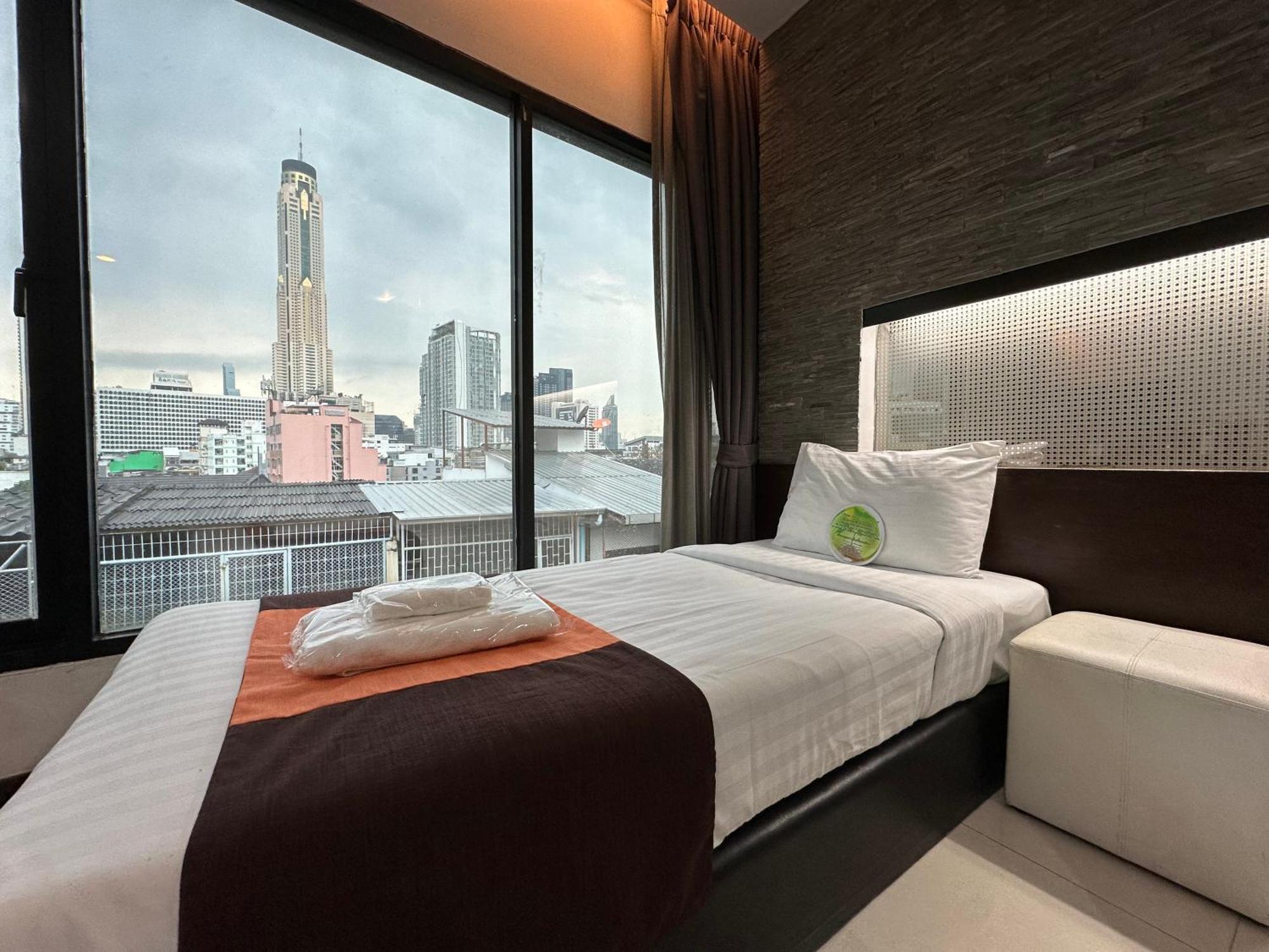 Collection O The Bangkok Airport Link Suite Exterior photo