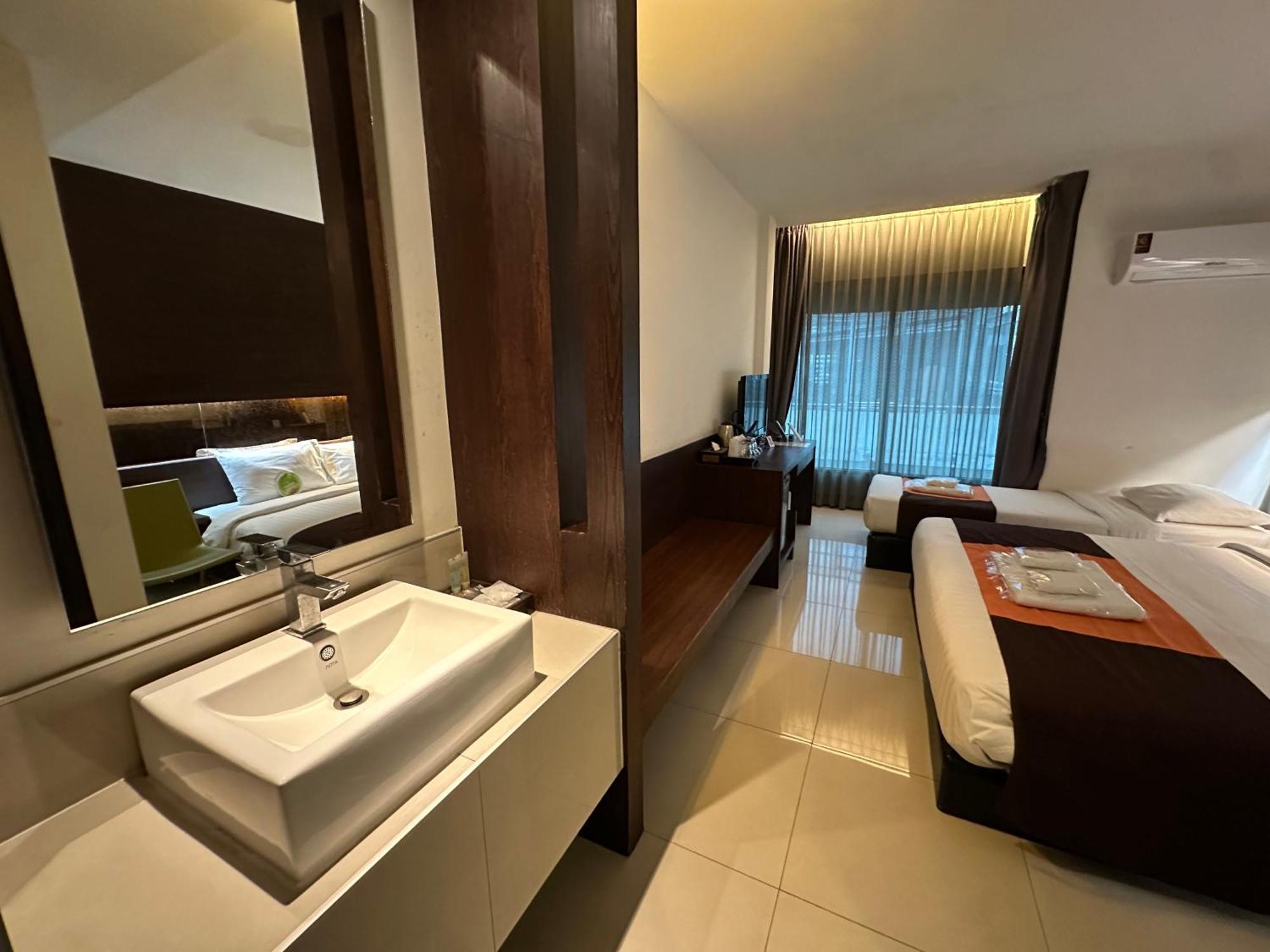 Collection O The Bangkok Airport Link Suite Exterior photo