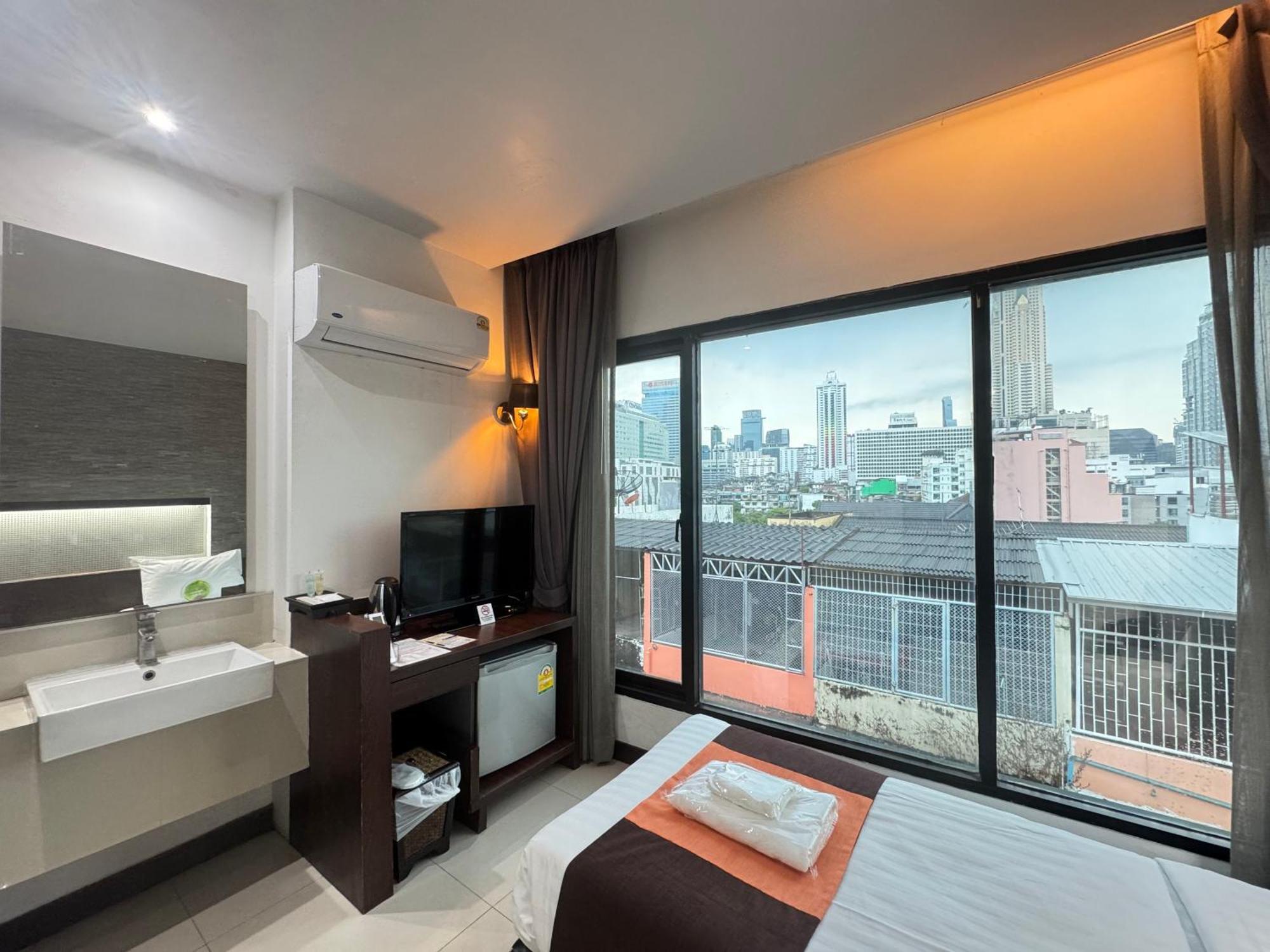 Collection O The Bangkok Airport Link Suite Exterior photo