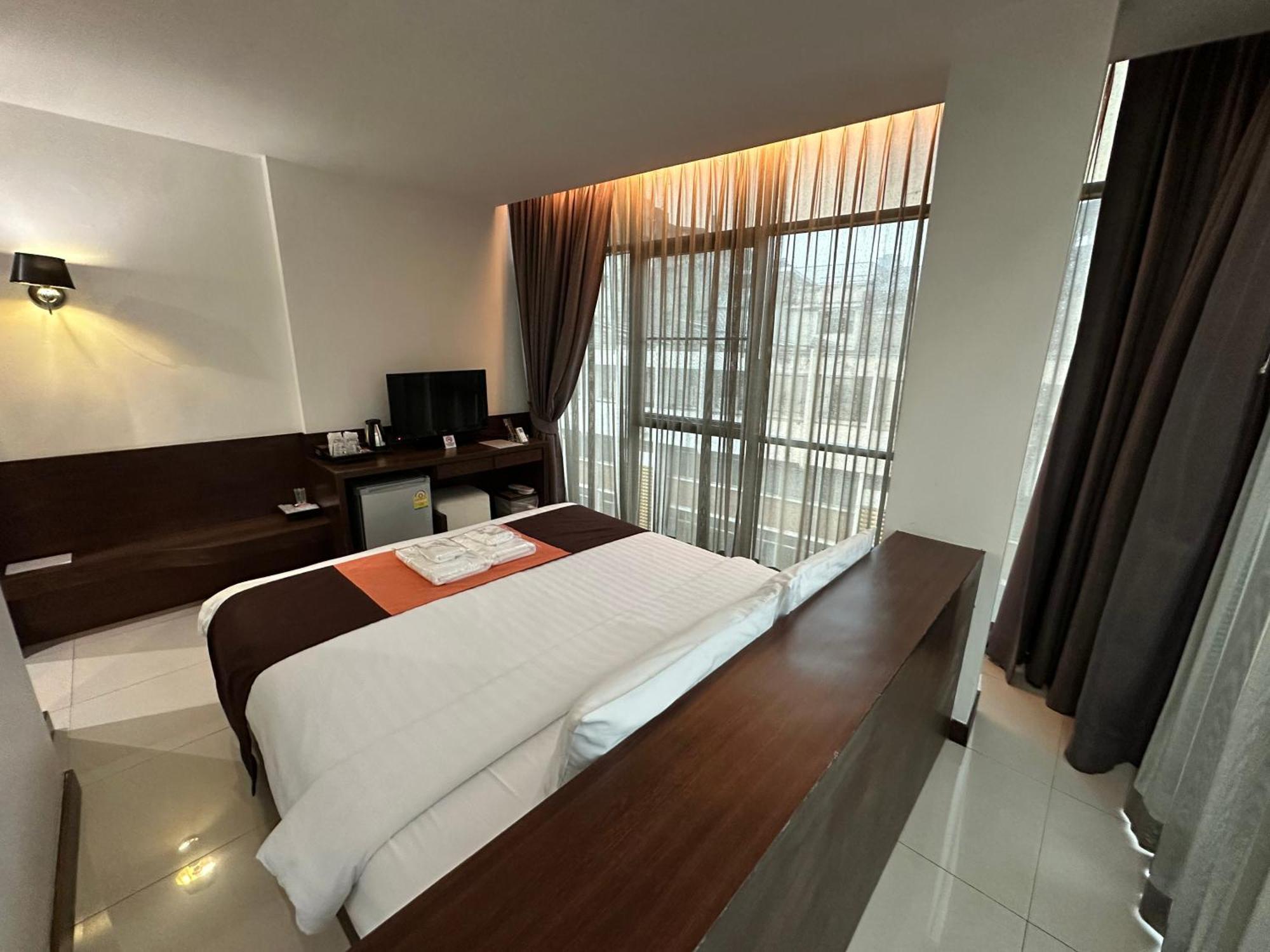 Collection O The Bangkok Airport Link Suite Exterior photo