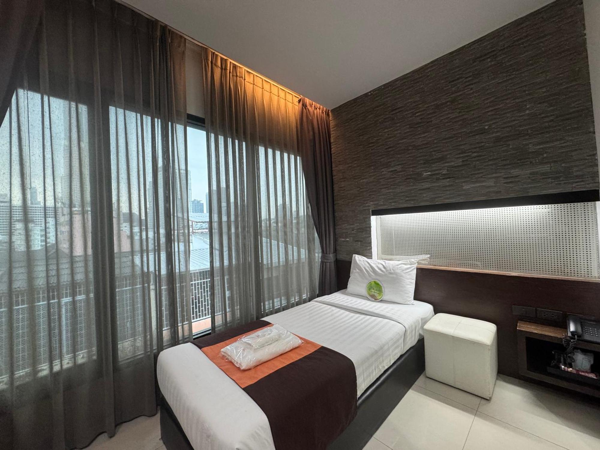 Collection O The Bangkok Airport Link Suite Exterior photo