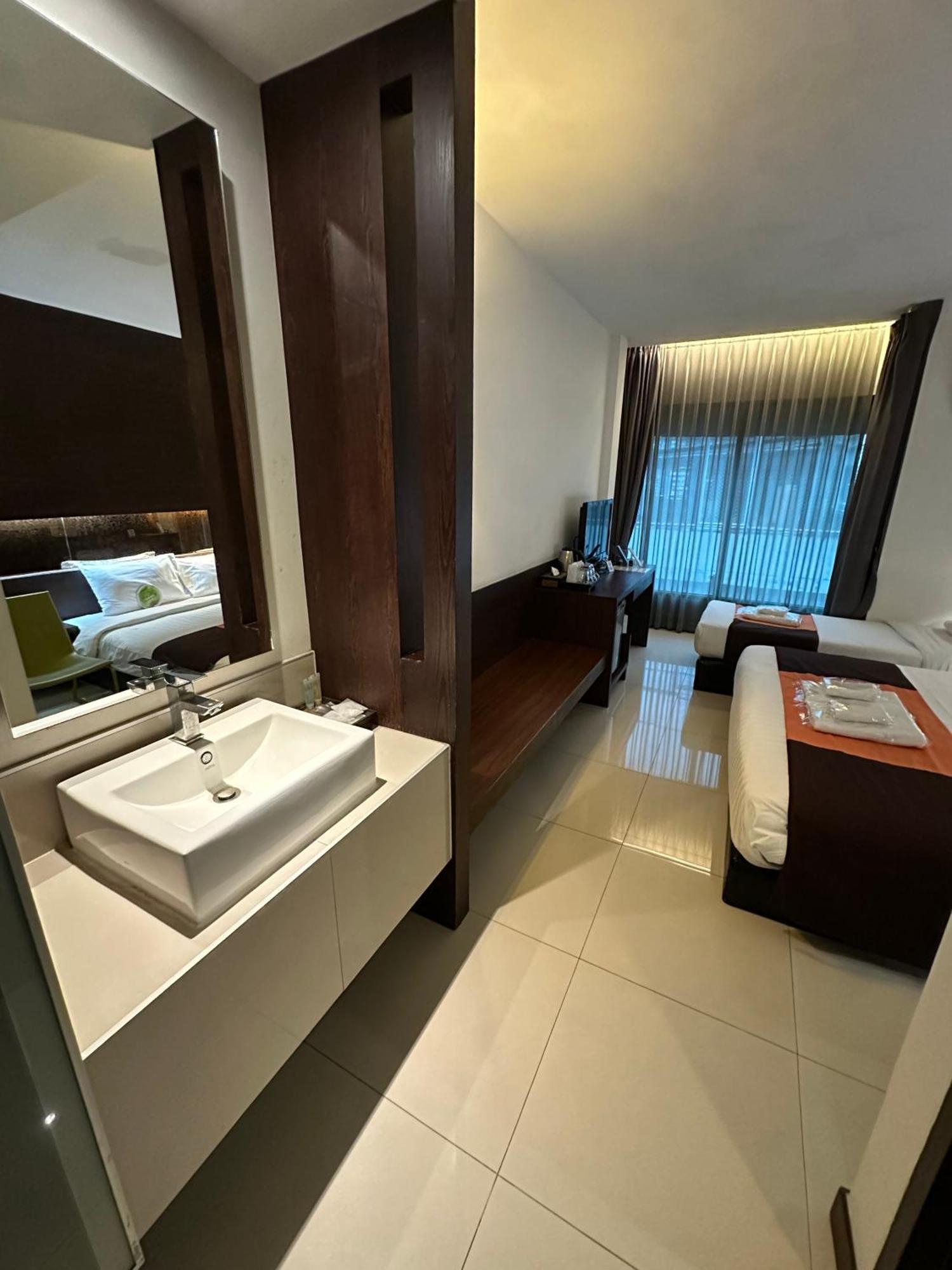 Collection O The Bangkok Airport Link Suite Exterior photo