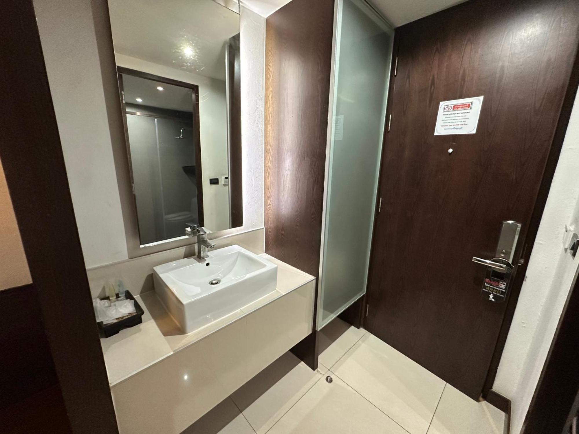 Collection O The Bangkok Airport Link Suite Exterior photo