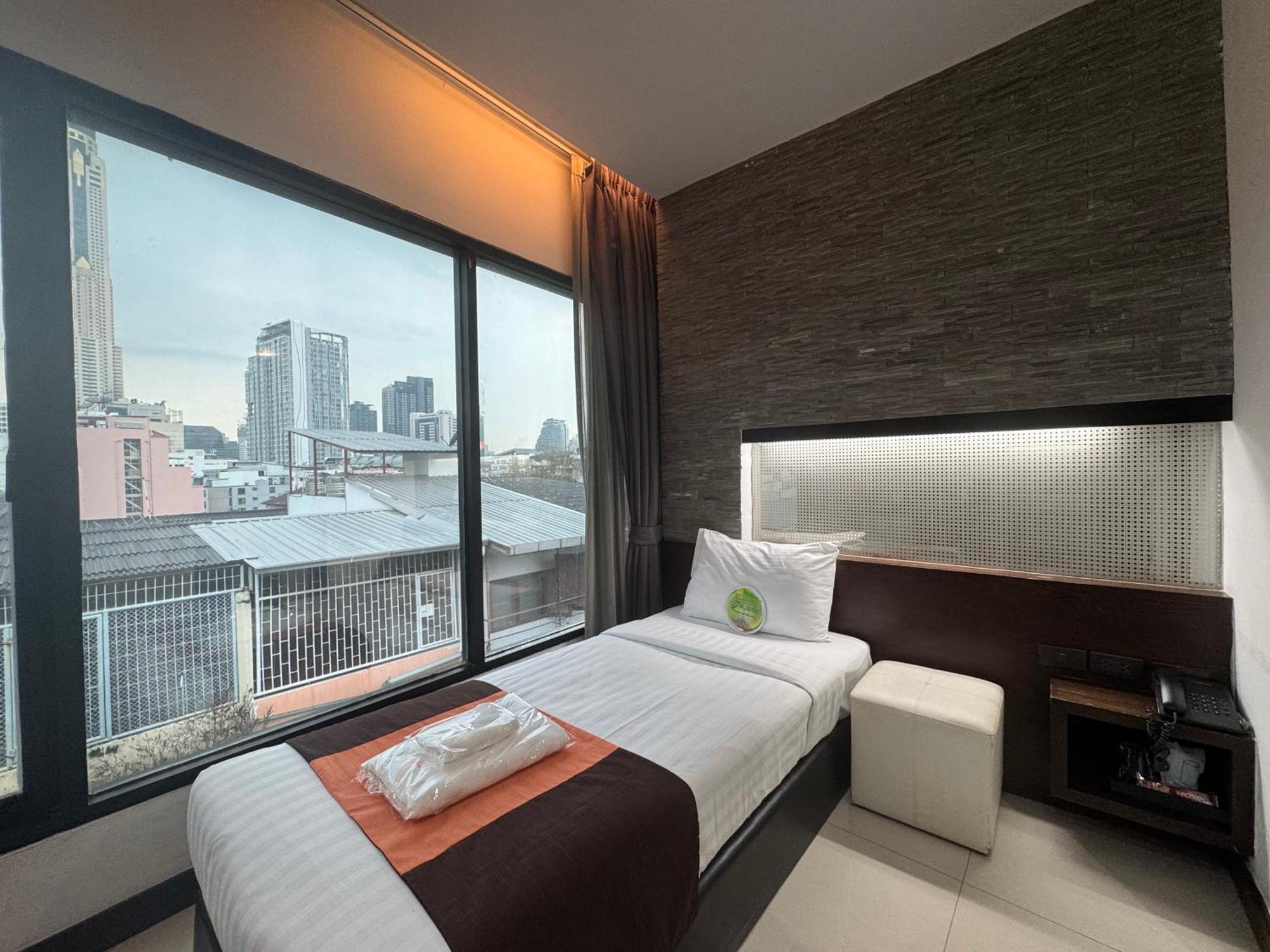 Collection O The Bangkok Airport Link Suite Exterior photo