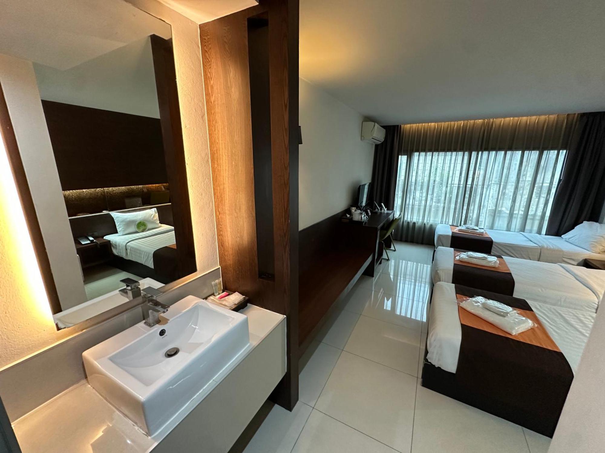 Collection O The Bangkok Airport Link Suite Exterior photo