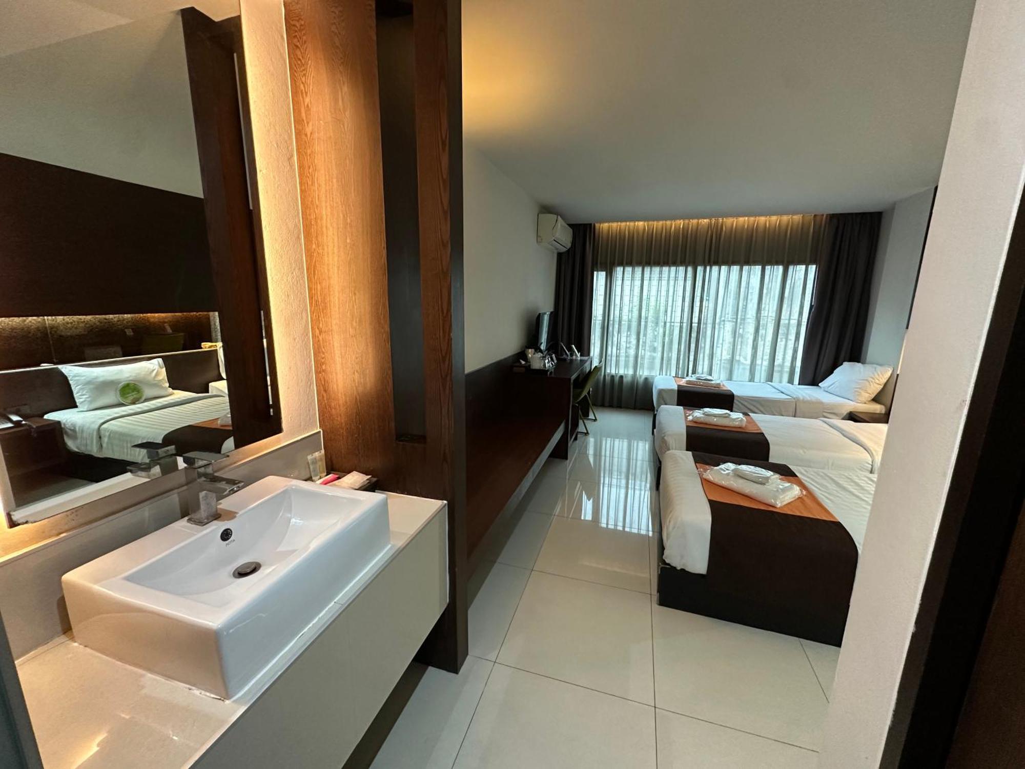 Collection O The Bangkok Airport Link Suite Exterior photo