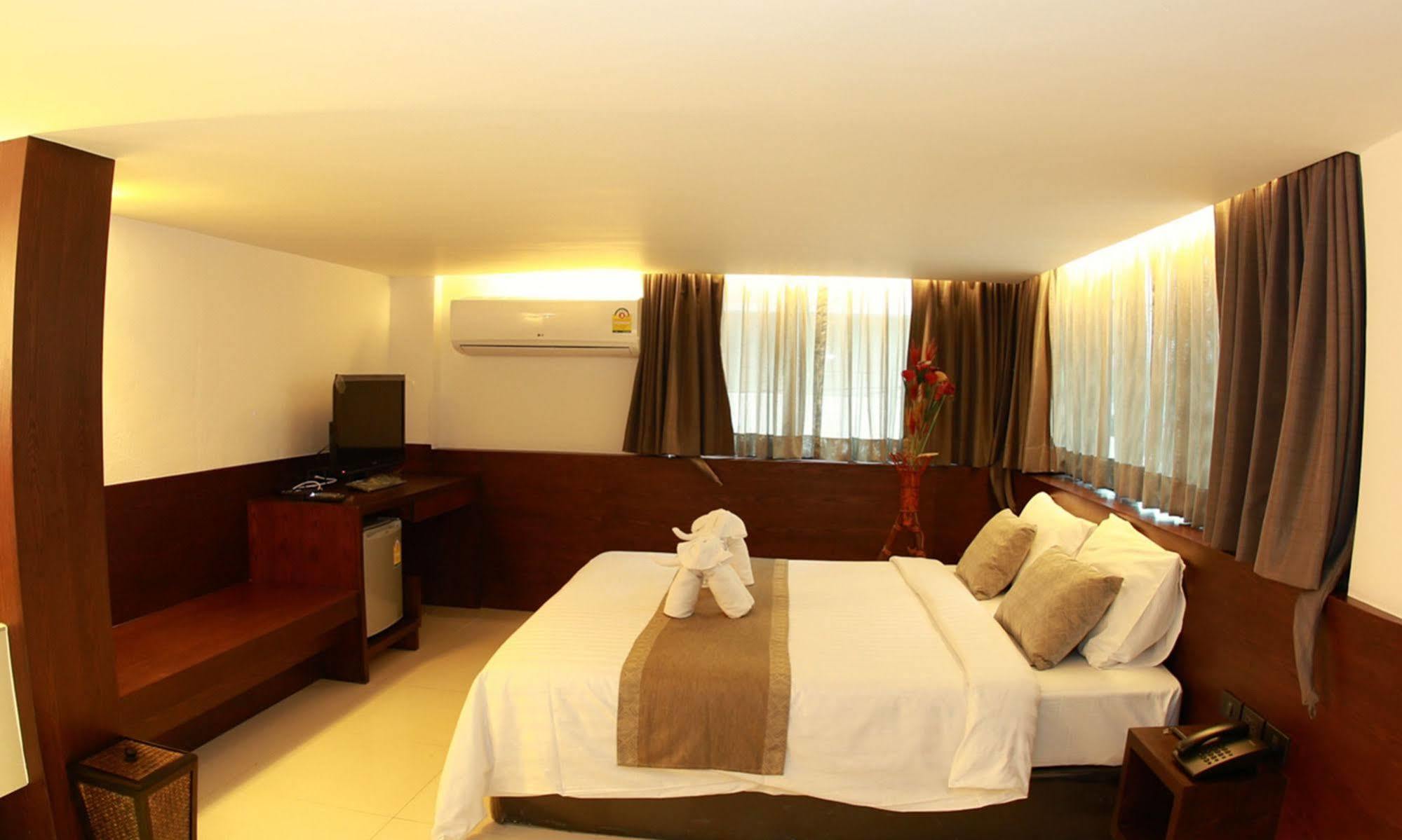 Collection O The Bangkok Airport Link Suite Exterior photo